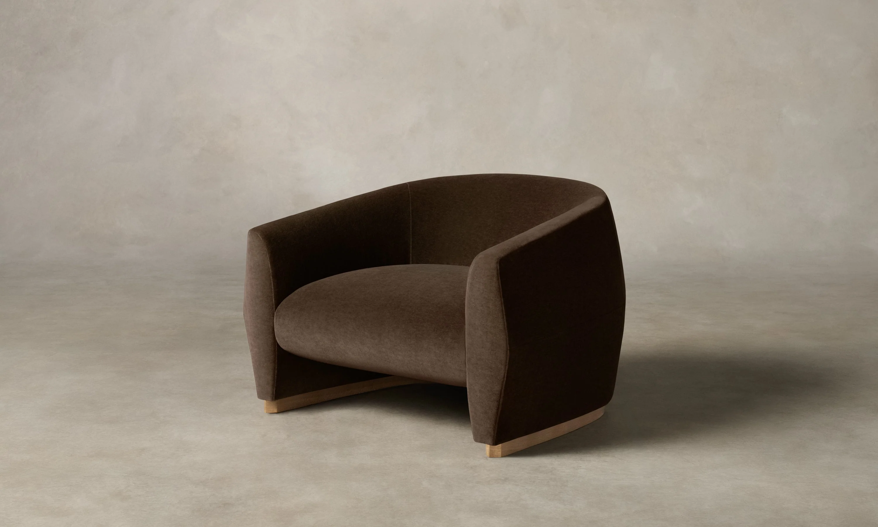 The Alpe Chair - Performance Velvet Bark